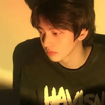 仰映容